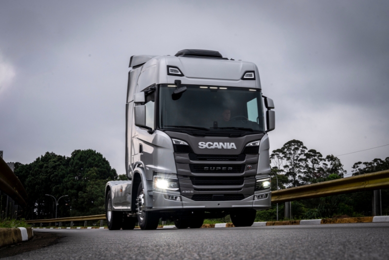 A nova gama chega com opções de 390 cv e 430 cv, ampliando o portfólio da linha Super